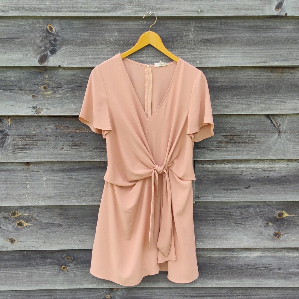 entro tie waist flowy dress pastel dusty peach v-neck minimal Nordic style - S